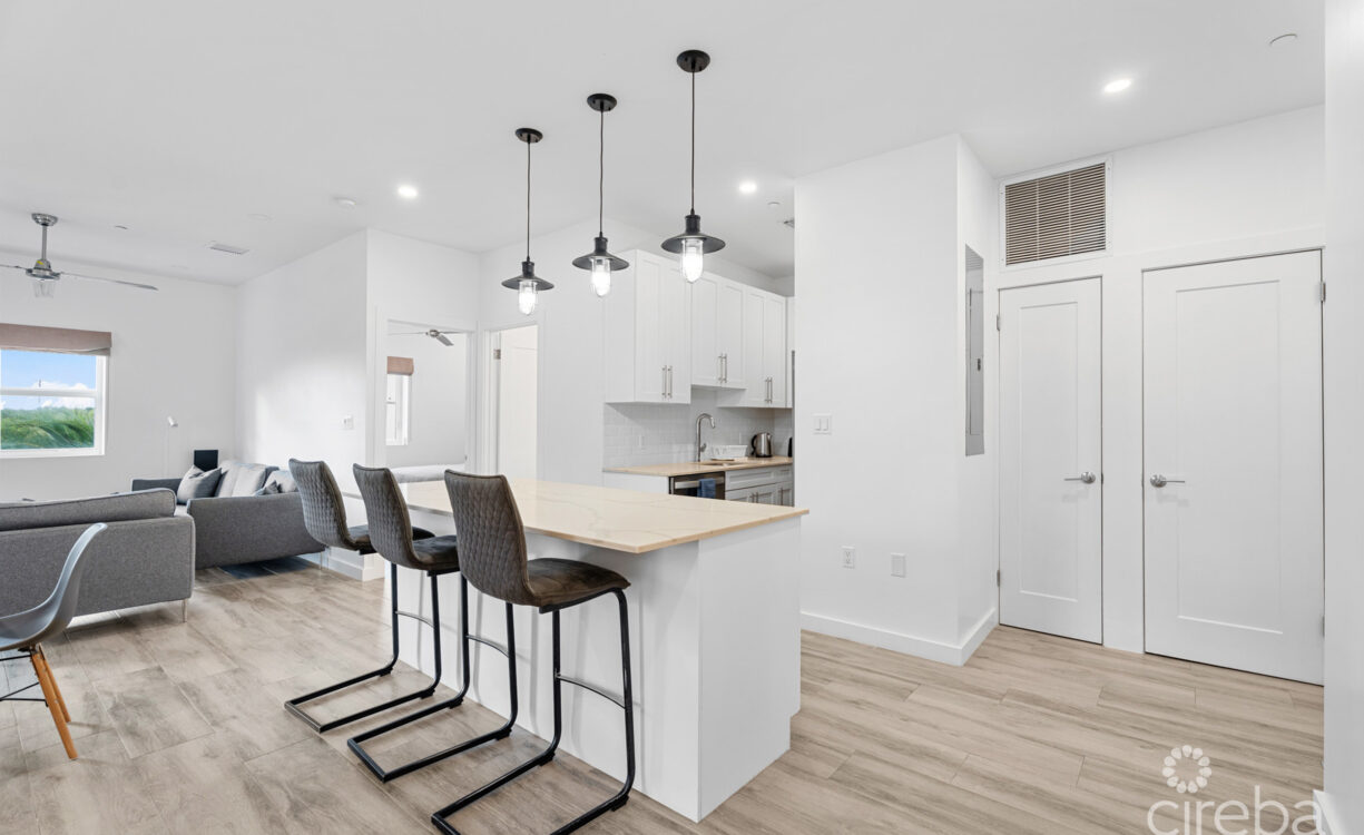 19 NORTH 3 BED CORNER UNIT WITH LAKE VIEW
