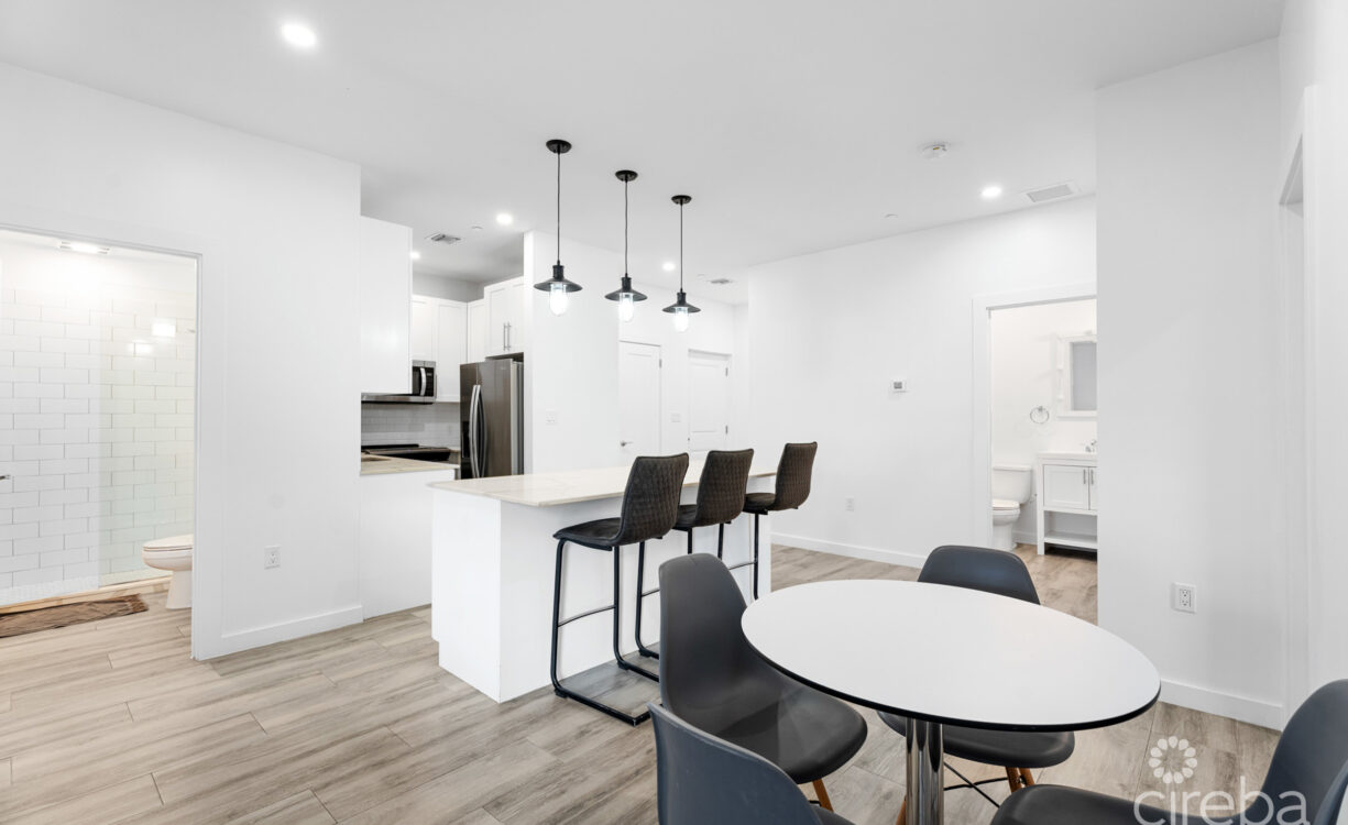 19 NORTH 3 BED CORNER UNIT WITH LAKE VIEW