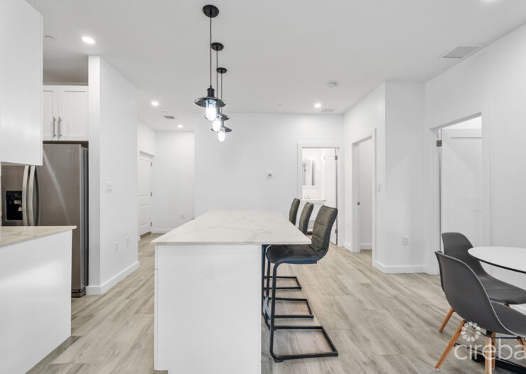 19 NORTH 3 BED CORNER UNIT WITH LAKE VIEW
