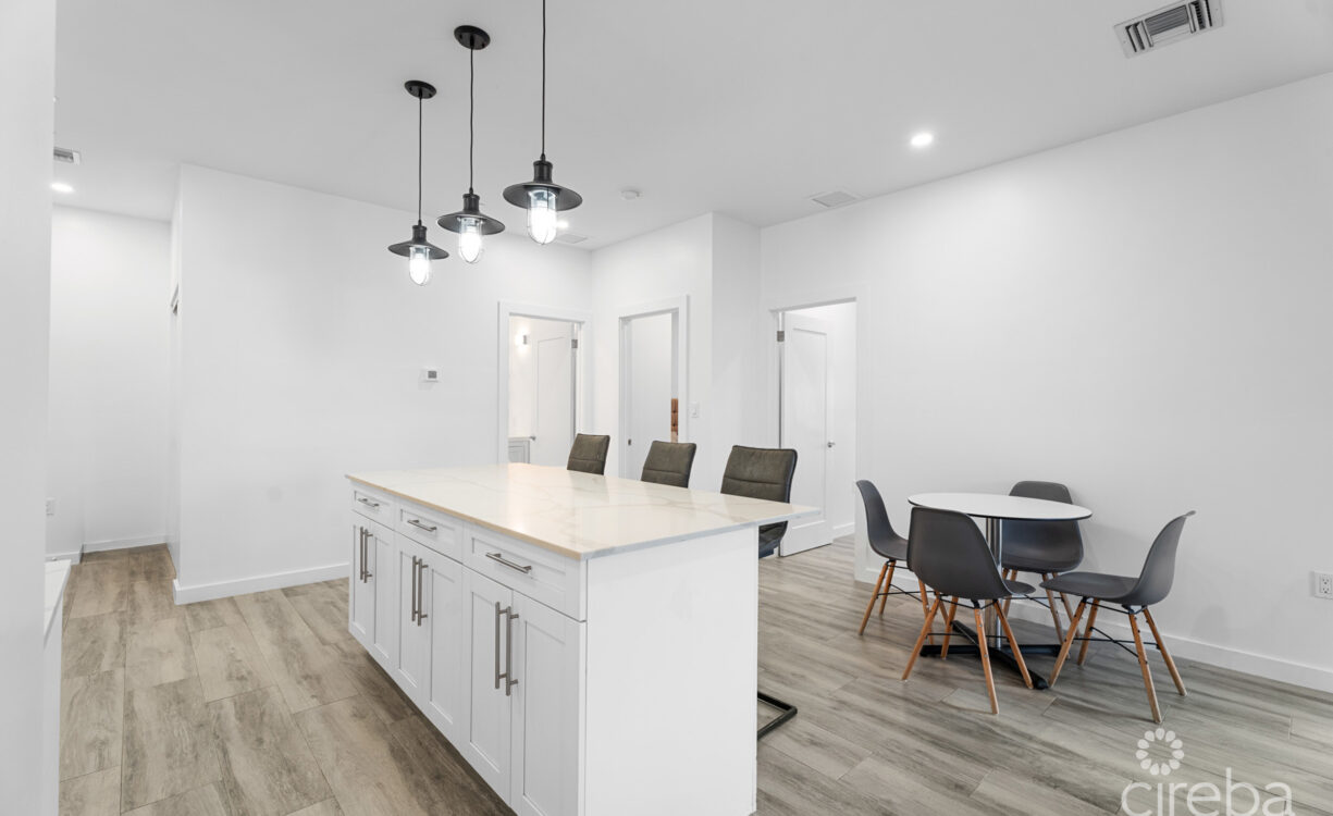 19 NORTH 3 BED CORNER UNIT WITH LAKE VIEW
