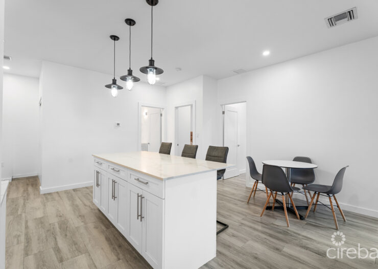 19 NORTH 3 BED CORNER UNIT WITH LAKE VIEW