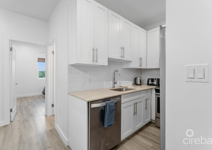 19 NORTH 3 BED CORNER UNIT WITH LAKE VIEW