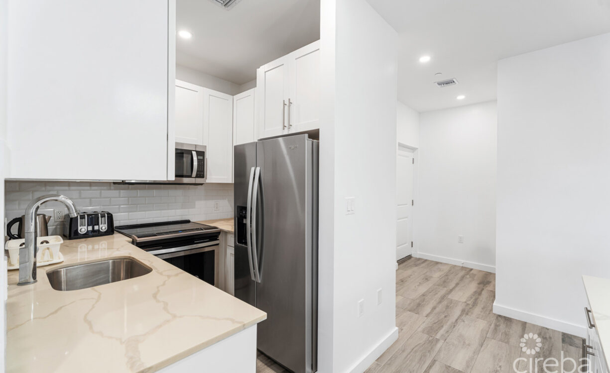 19 NORTH 3 BED CORNER UNIT WITH LAKE VIEW