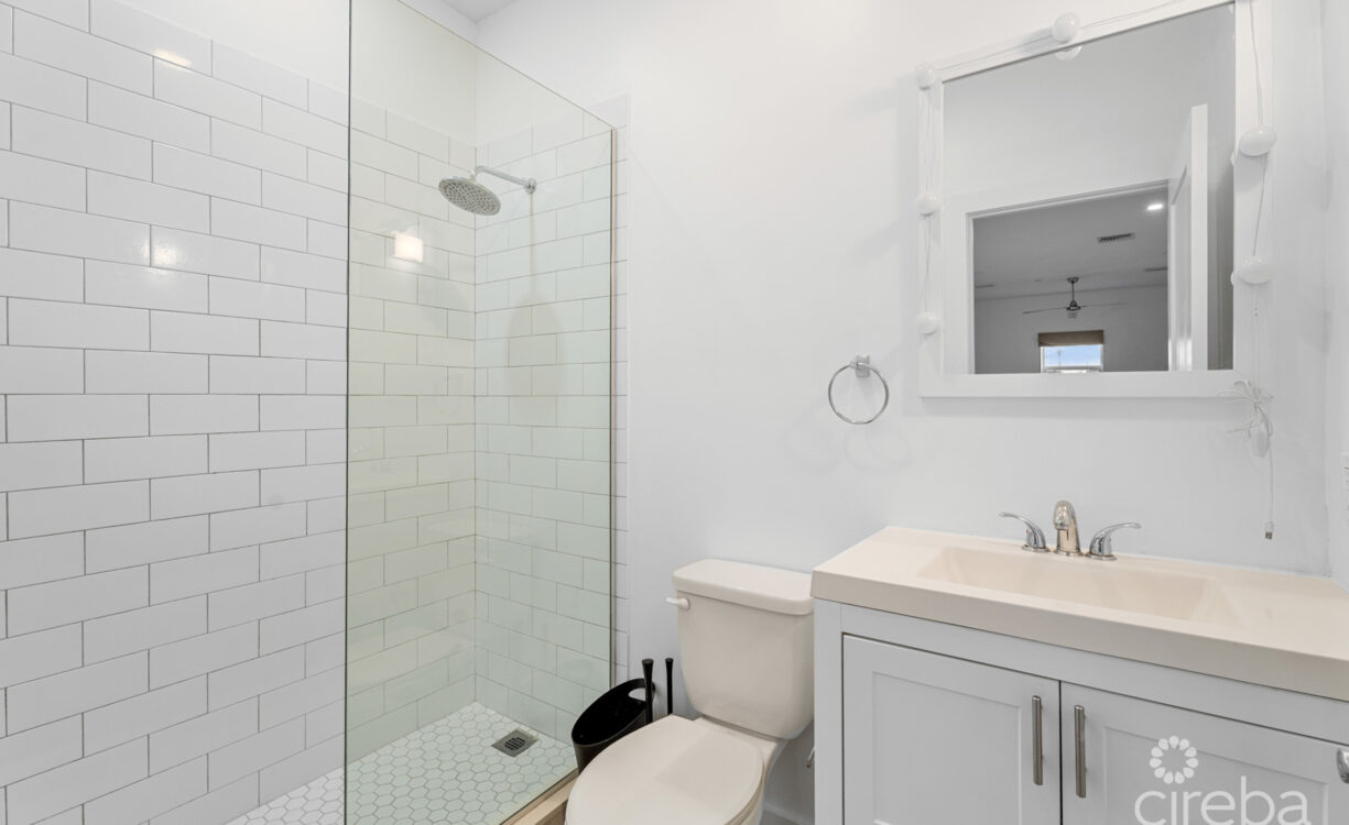 19 NORTH 3 BED CORNER UNIT WITH LAKE VIEW