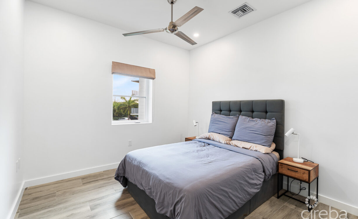 19 NORTH 3 BED CORNER UNIT WITH LAKE VIEW