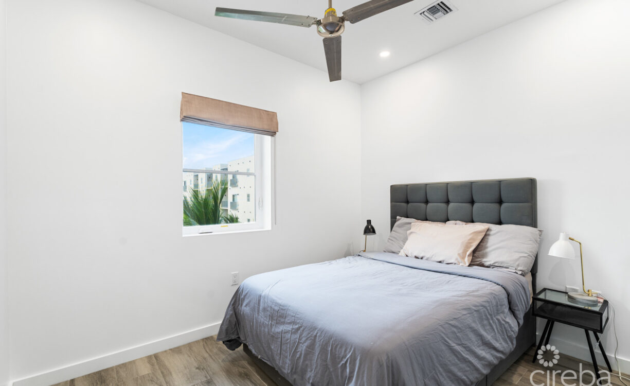 19 NORTH 3 BED CORNER UNIT WITH LAKE VIEW