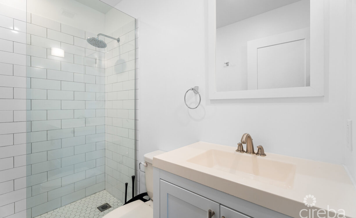 19 NORTH 3 BED CORNER UNIT WITH LAKE VIEW