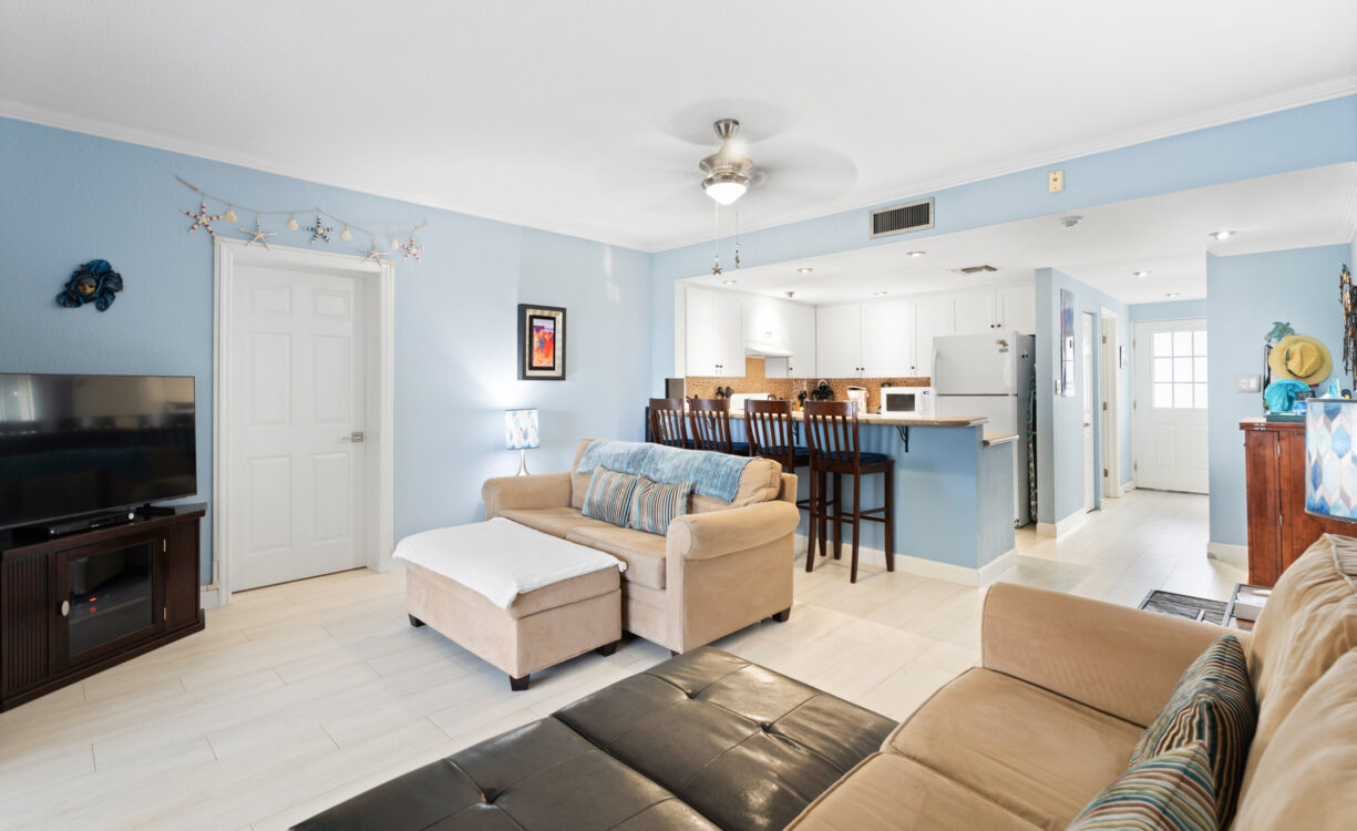 THE RETREAT 12, RUM POINT CONDO WITH BEACH VIEW
