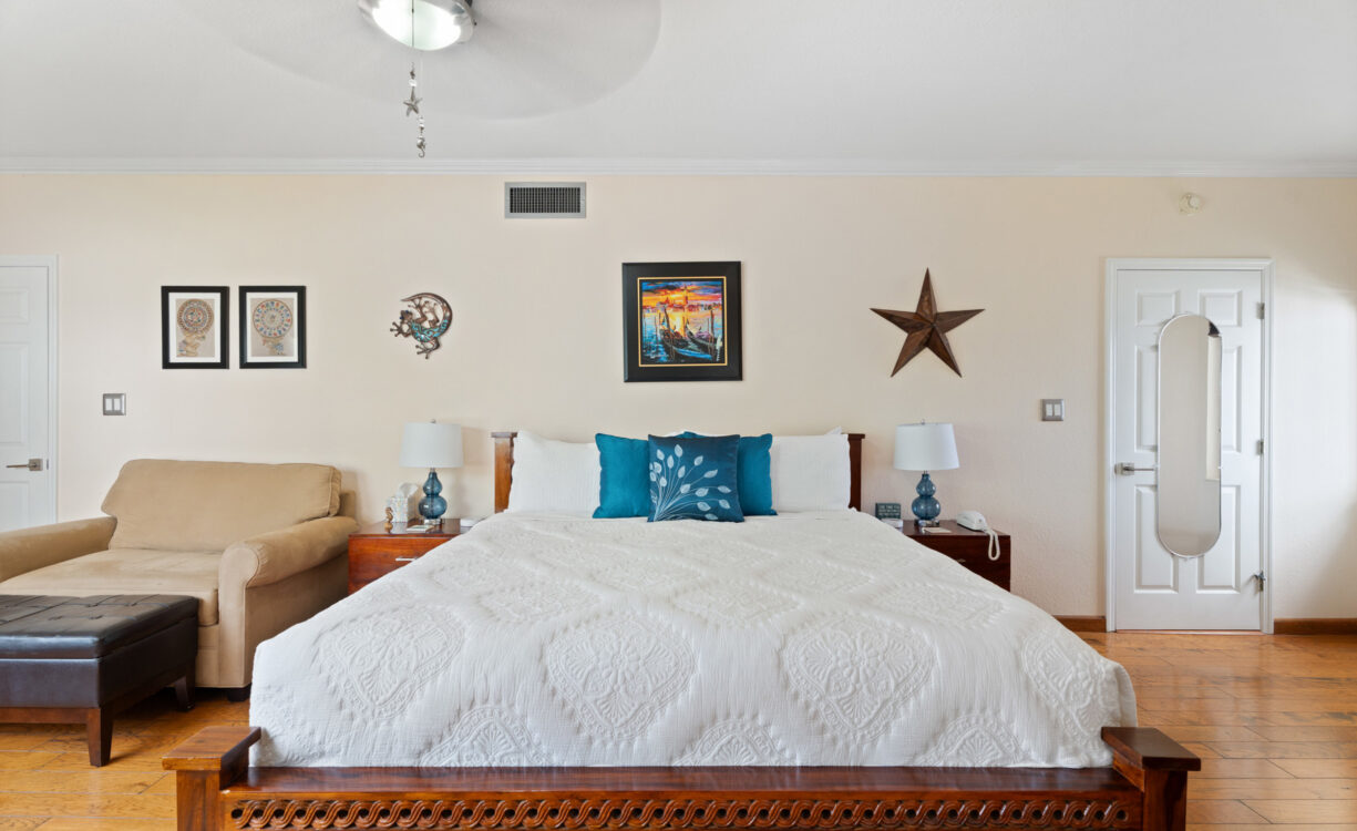 THE RETREAT 12, RUM POINT CONDO WITH BEACH VIEW