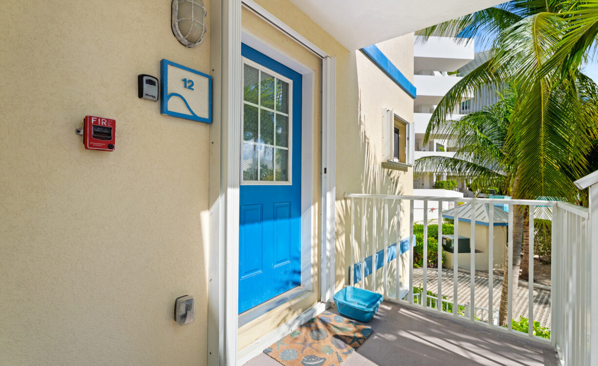 THE RETREAT 12, RUM POINT CONDO WITH BEACH VIEW