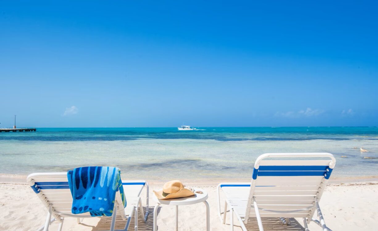 THE RETREAT 12, RUM POINT CONDO WITH BEACH VIEW