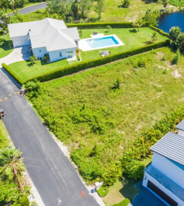THE LAKES 0.38 ACRE, FLOOR PLANS INCLUDED