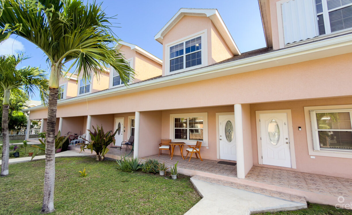CREST PALMS TOWNHOUSE