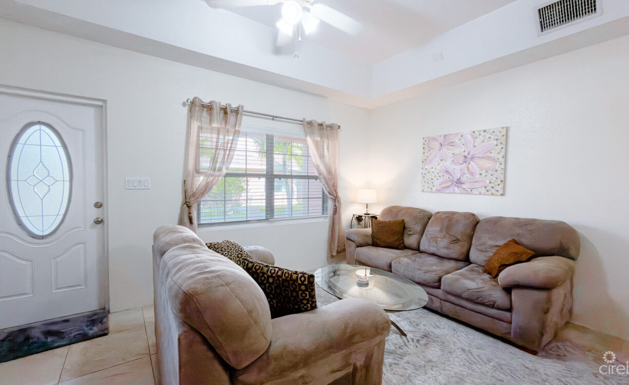 CREST PALMS TOWNHOUSE