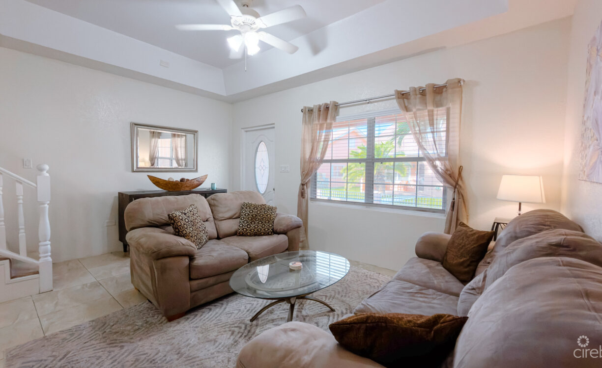 CREST PALMS TOWNHOUSE