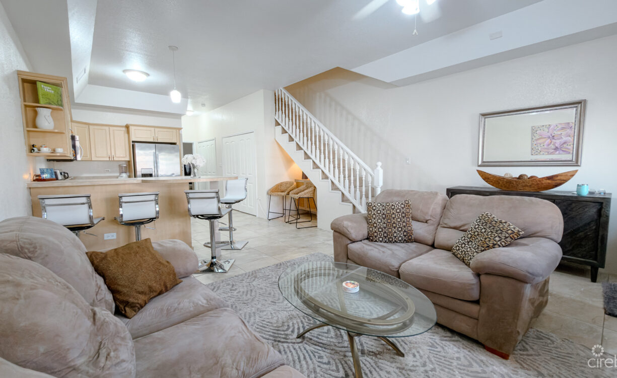 CREST PALMS TOWNHOUSE