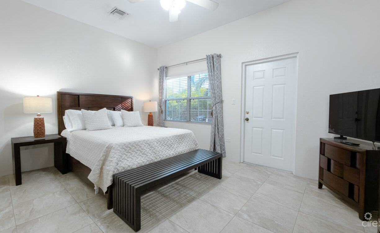 CREST PALMS TOWNHOUSE