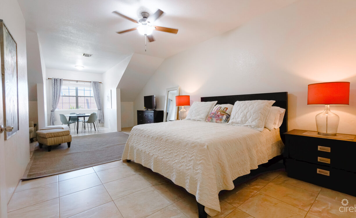 CREST PALMS TOWNHOUSE