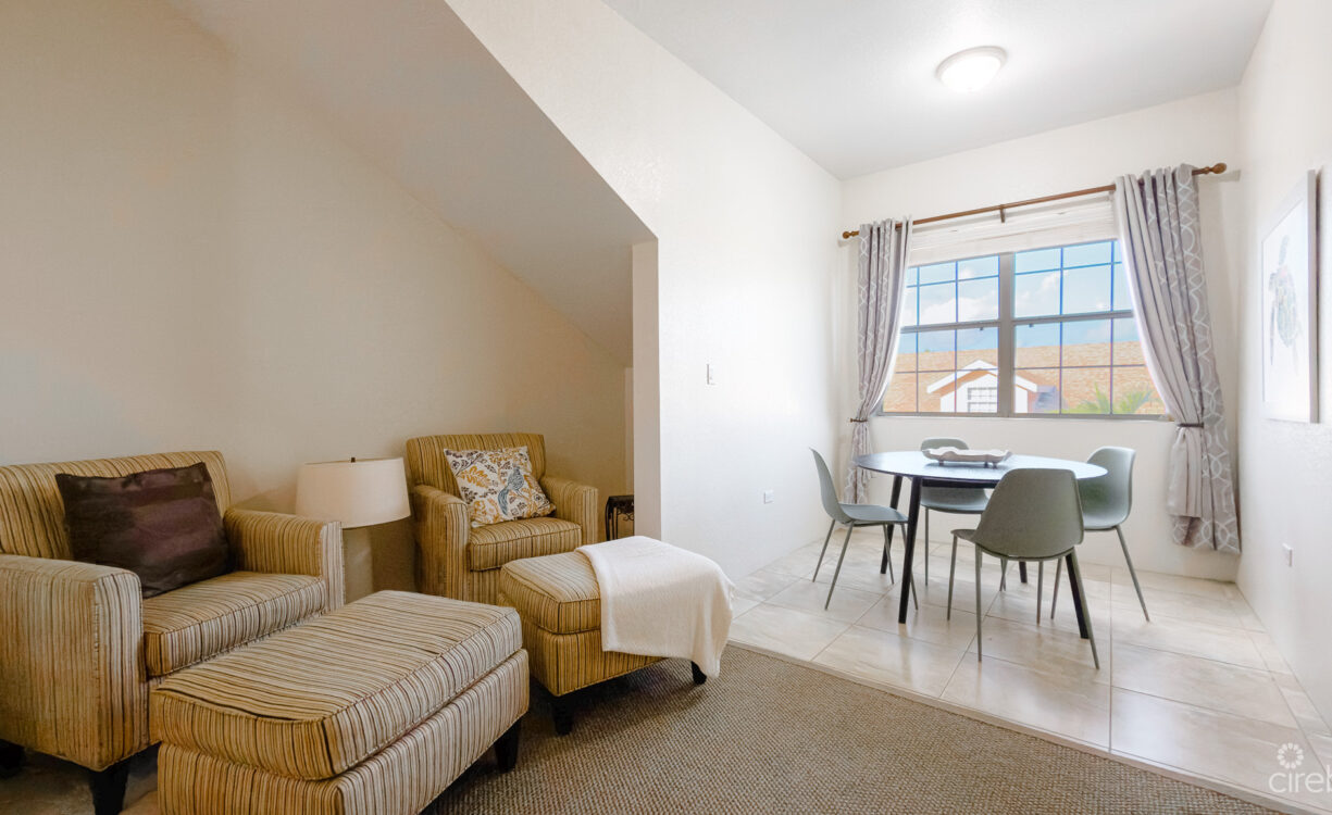 CREST PALMS TOWNHOUSE
