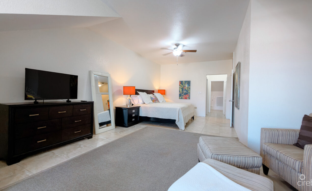 CREST PALMS TOWNHOUSE