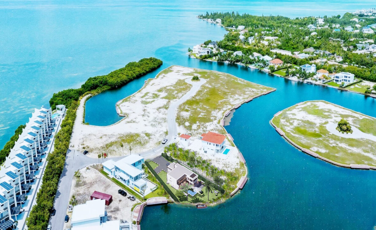 HARBOUR REACH CANAL FRONT EXECUTIVE HOME