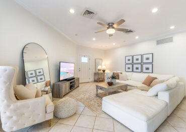 Poinsettia Penthouse B7, Seven Mile Corridor