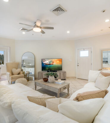POINSETTIA PENTHOUSE B7, SEVEN MILE CORRIDOR