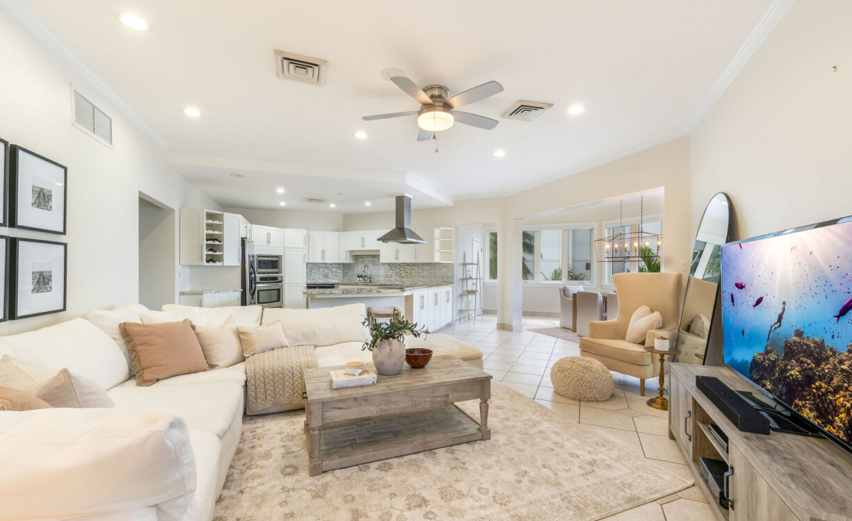 POINSETTIA PENTHOUSE B7, SEVEN MILE CORRIDOR