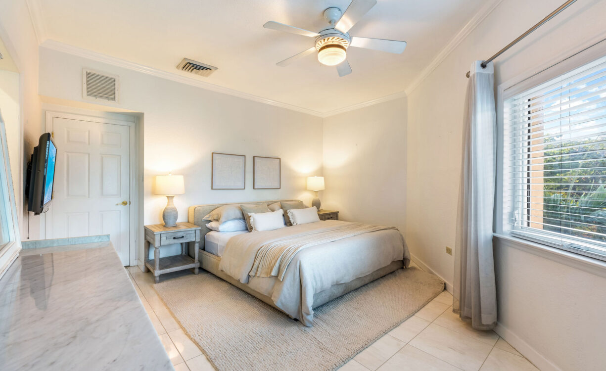 POINSETTIA PENTHOUSE B7, SEVEN MILE CORRIDOR