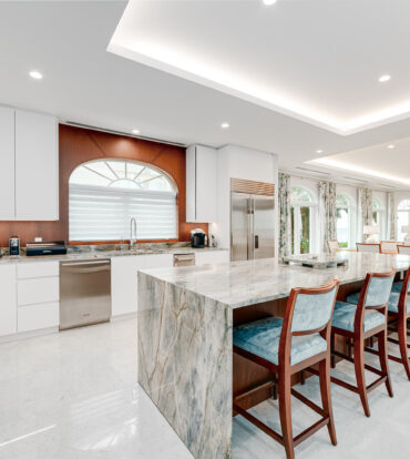 LUXURY SEVEN MILE BEACH CONDO - MANDALAY UNIT ONE