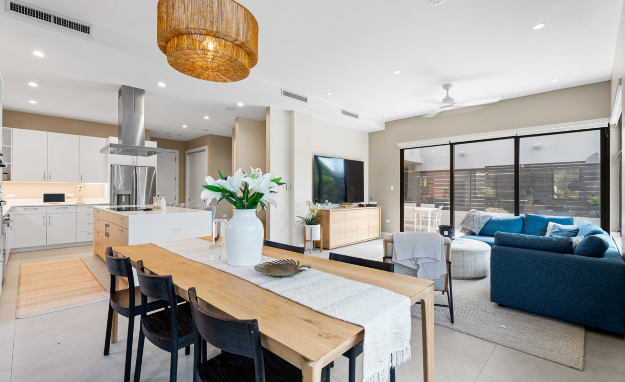 BLUE PALMS 3, WEST BAY END UNIT
