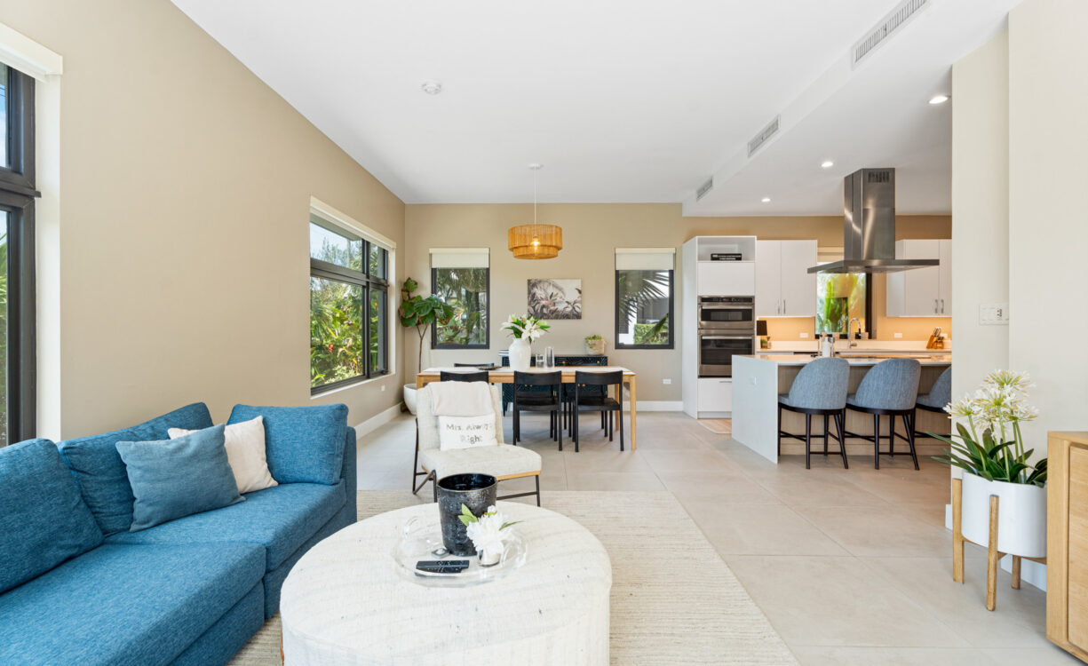 BLUE PALMS 3, WEST BAY END UNIT