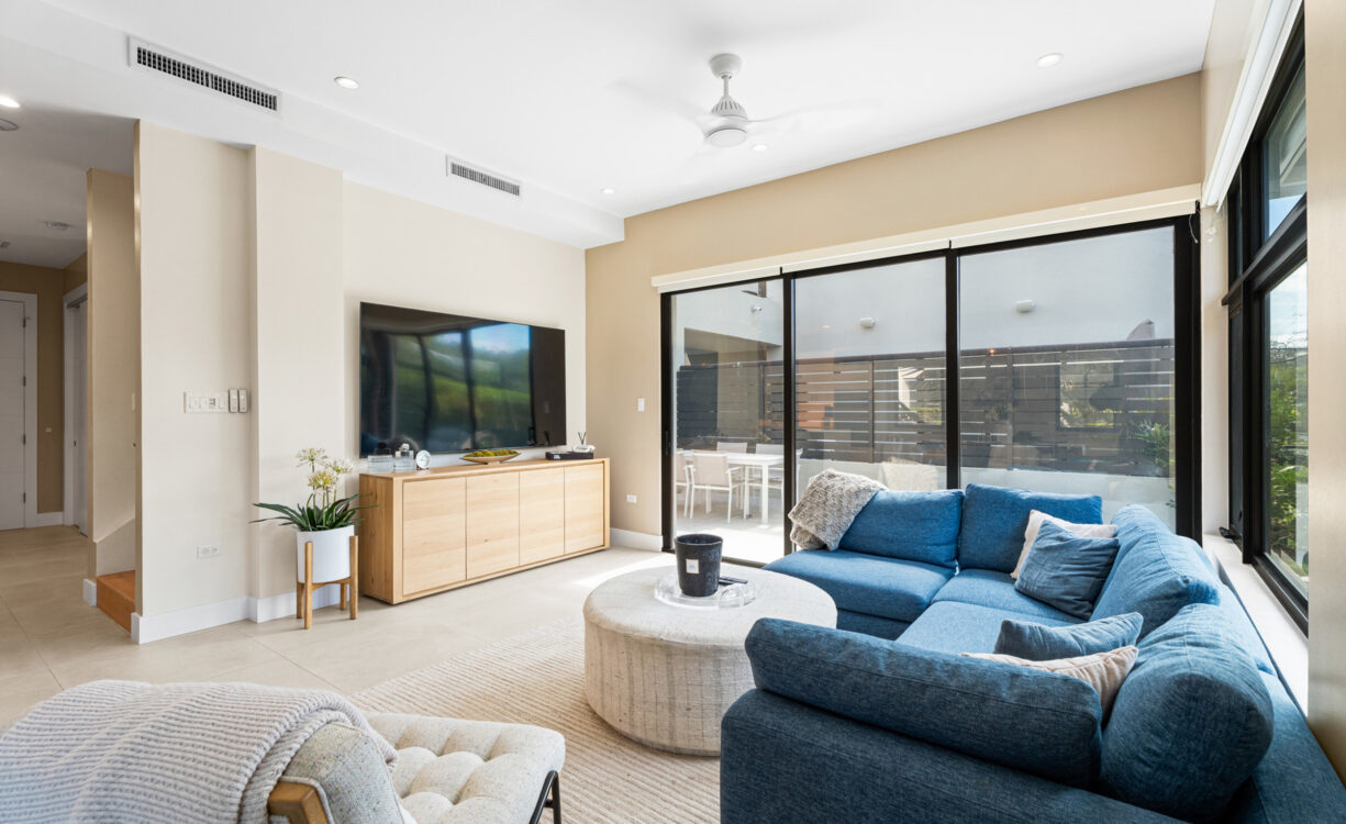 BLUE PALMS 3, WEST BAY END UNIT