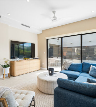 BLUE PALMS 3, WEST BAY END UNIT