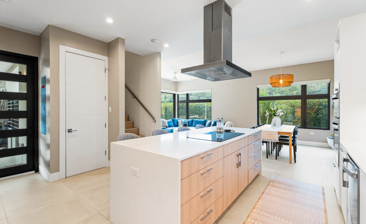 BLUE PALMS 3, WEST BAY END UNIT