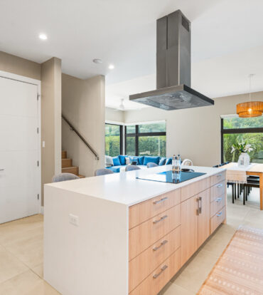 BLUE PALMS 3, WEST BAY END UNIT