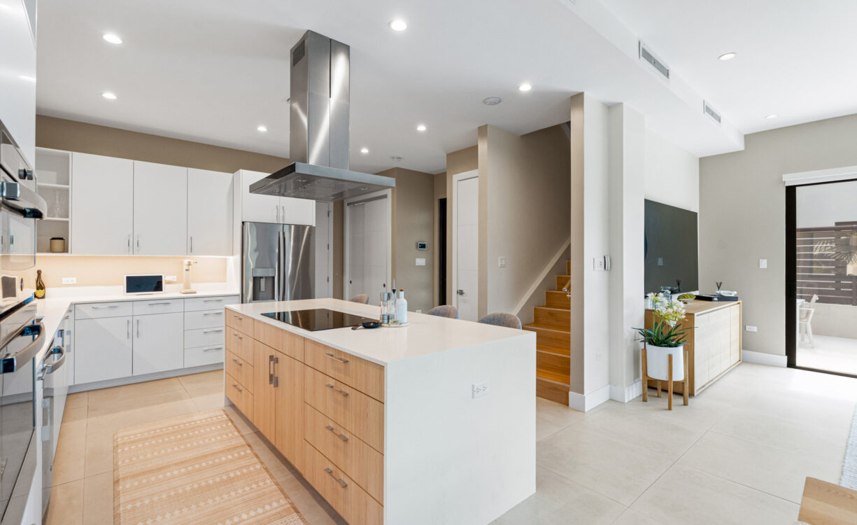 BLUE PALMS 3, WEST BAY END UNIT