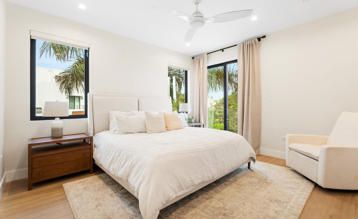 BLUE PALMS 3, WEST BAY END UNIT