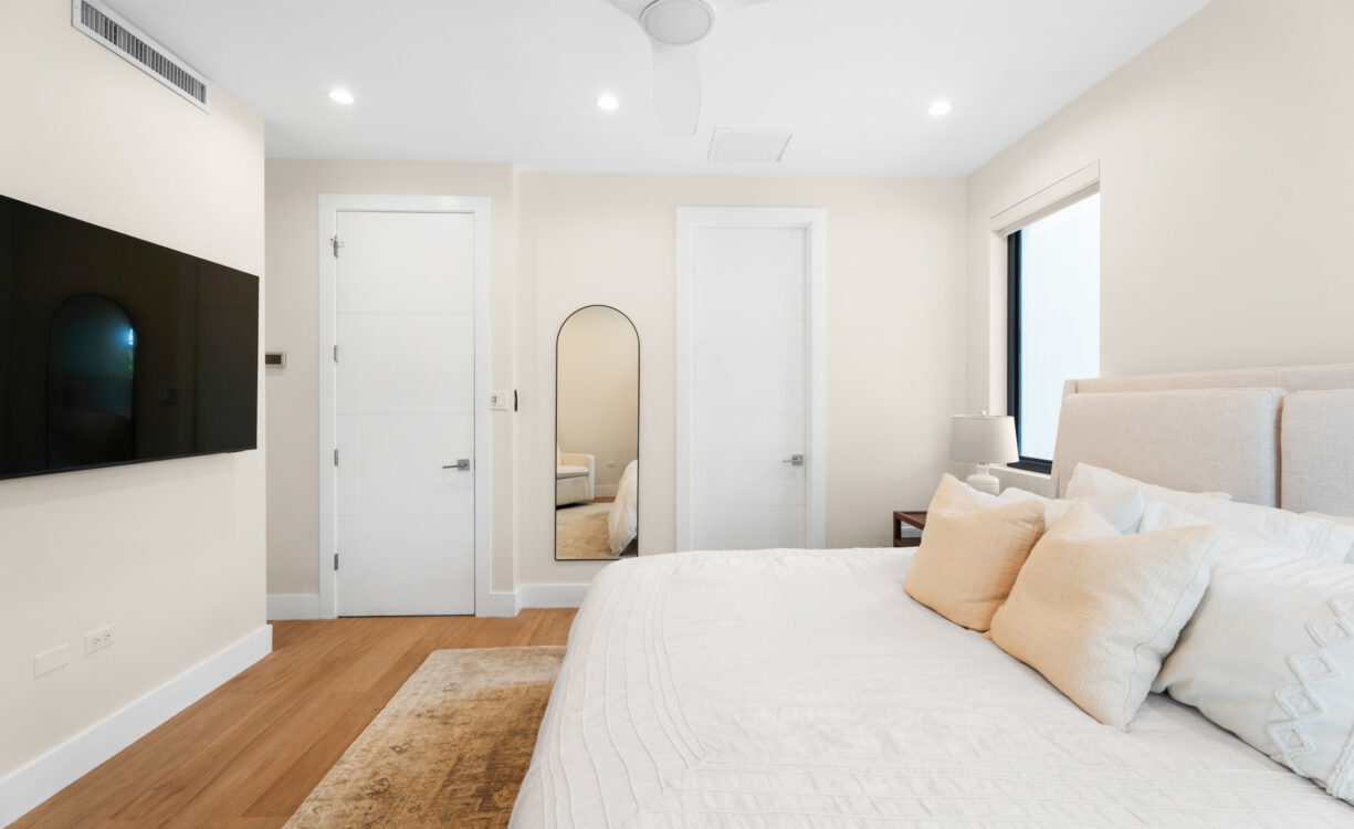 BLUE PALMS 3, WEST BAY END UNIT