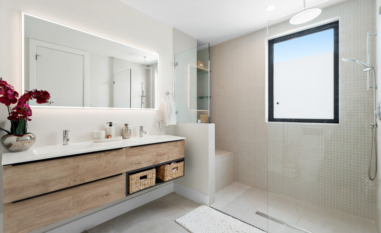 BLUE PALMS 3, WEST BAY END UNIT