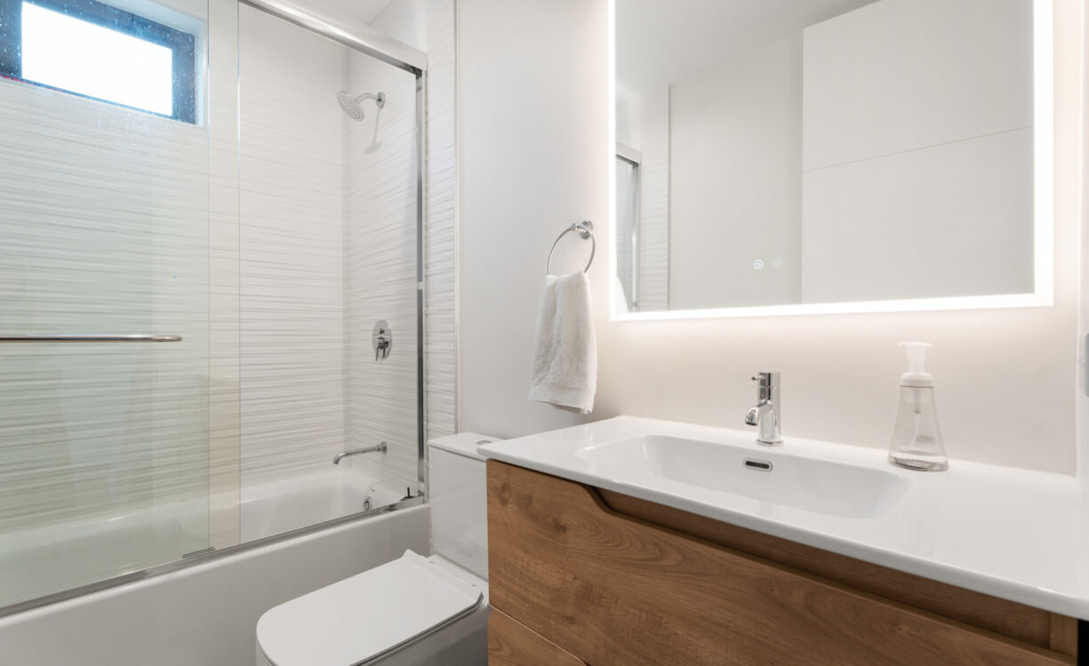 BLUE PALMS 3, WEST BAY END UNIT