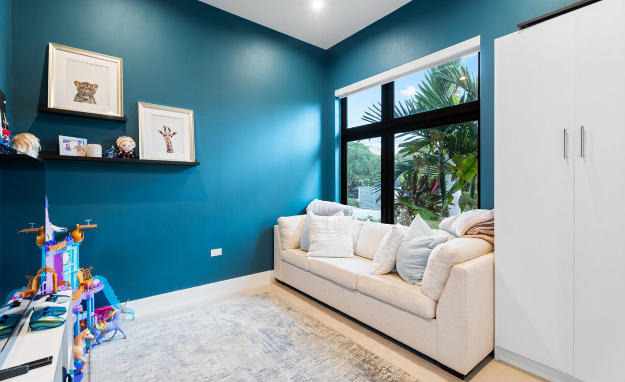 BLUE PALMS 3, WEST BAY END UNIT