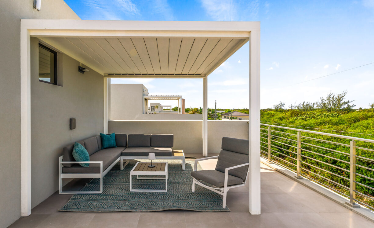 BLUE PALMS 3, WEST BAY CONDO