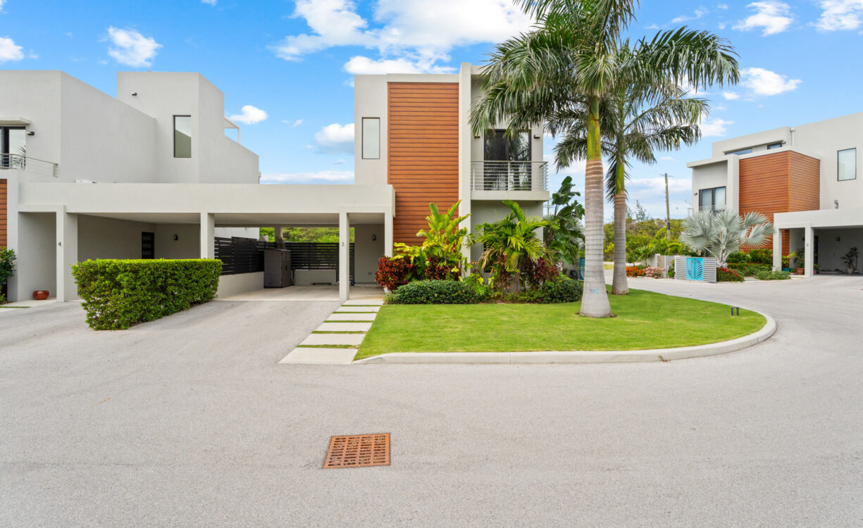 BLUE PALMS 3, WEST BAY END UNIT