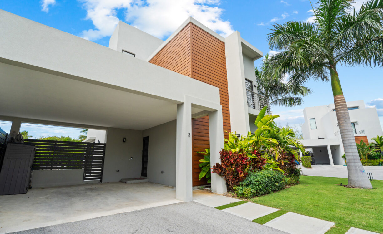 BLUE PALMS 3, WEST BAY END UNIT