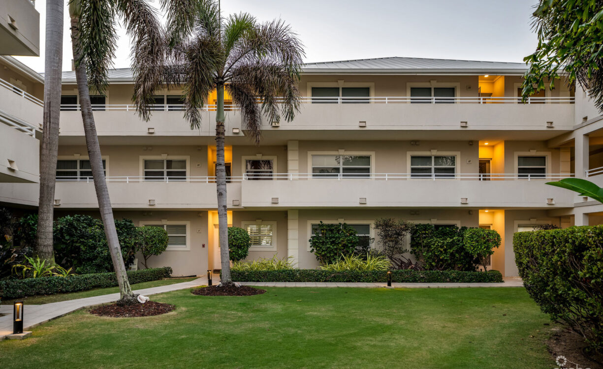 BEACHFRONT BLISS AT CAYMAN CLUB | SEVEN MILE BEACH