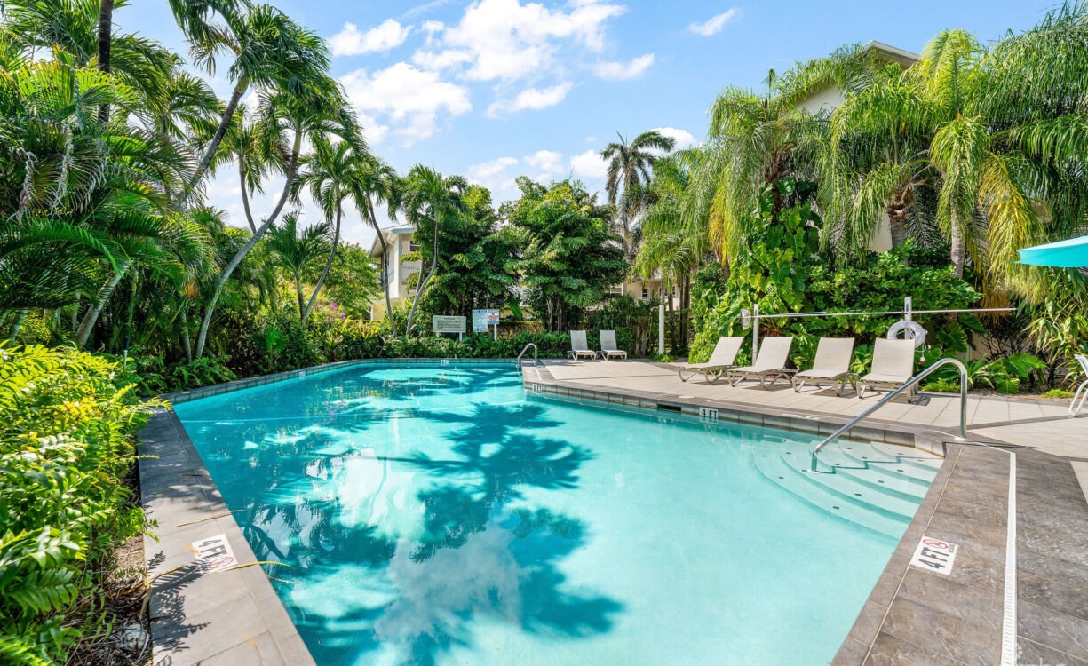 BEACHFRONT BLISS AT CAYMAN CLUB | SEVEN MILE BEACH