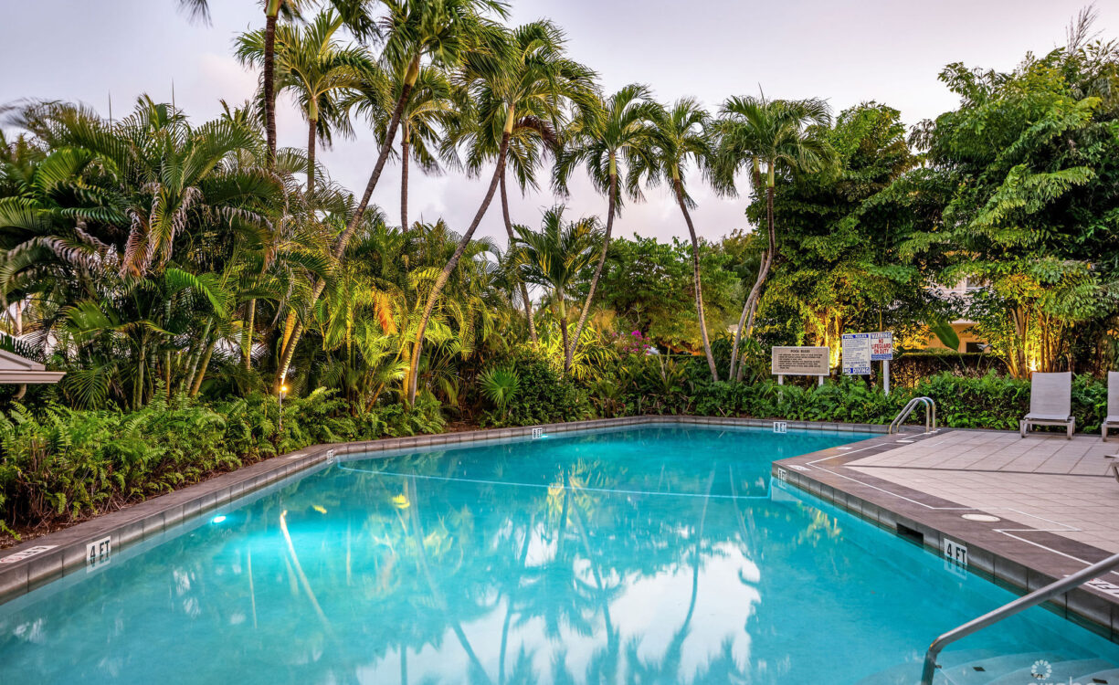 BEACHFRONT BLISS AT CAYMAN CLUB | SEVEN MILE BEACH
