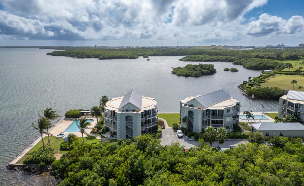 TURTLE COVE OCEANFORNT 3 BED