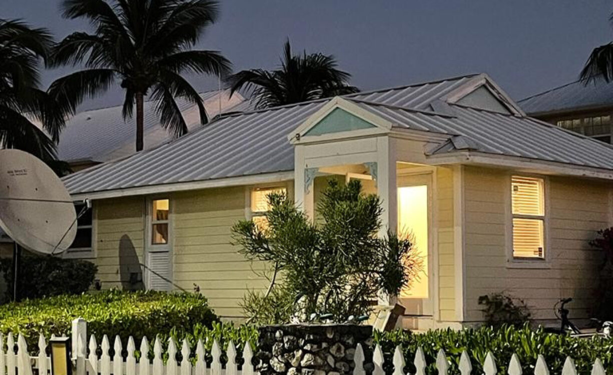 CONCH CLUB COTTAGE-LITTLE CAYMAN